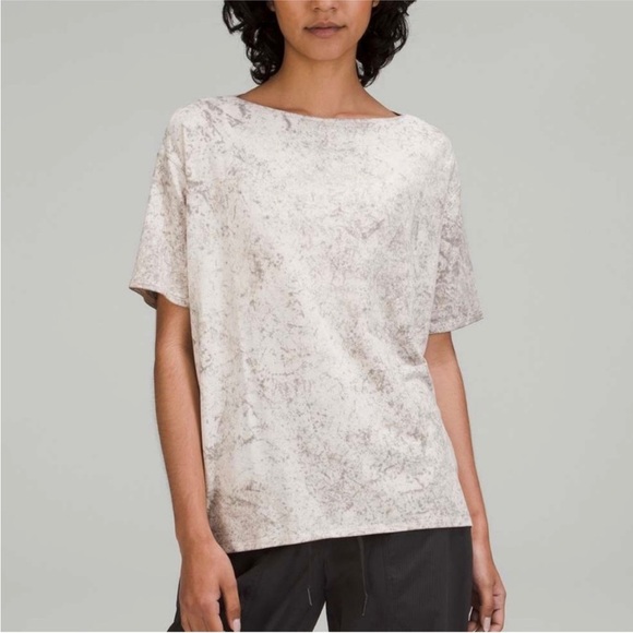 Lululemon Back In Action Tee *Vitasea Size 2 in Cirrus Wash Opal - Picture 9 of 10